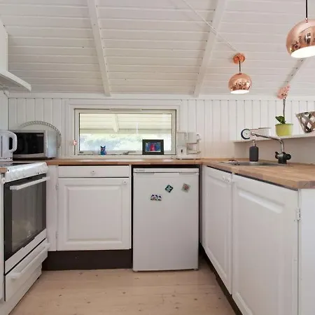Sleeps 6 Holiday home *