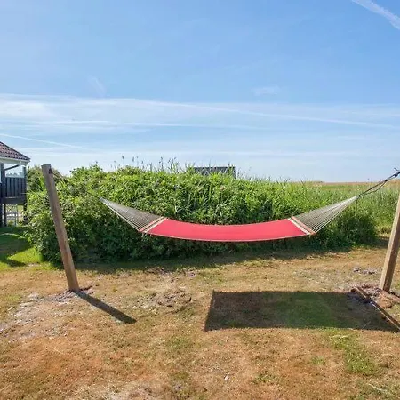 Holiday home Sleeps 6