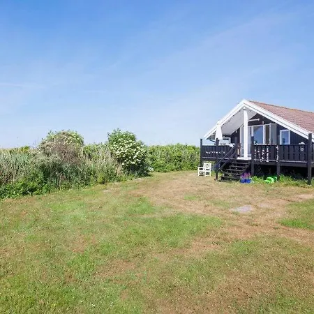 Holiday home Sleeps 6 *