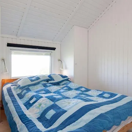 Sleeps 6 Holiday home *