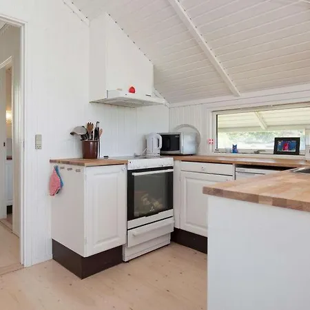 Sleeps 6 * Yderby