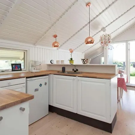 Holiday home Sleeps 6
